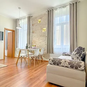 Zora & Natale Apartment Pula